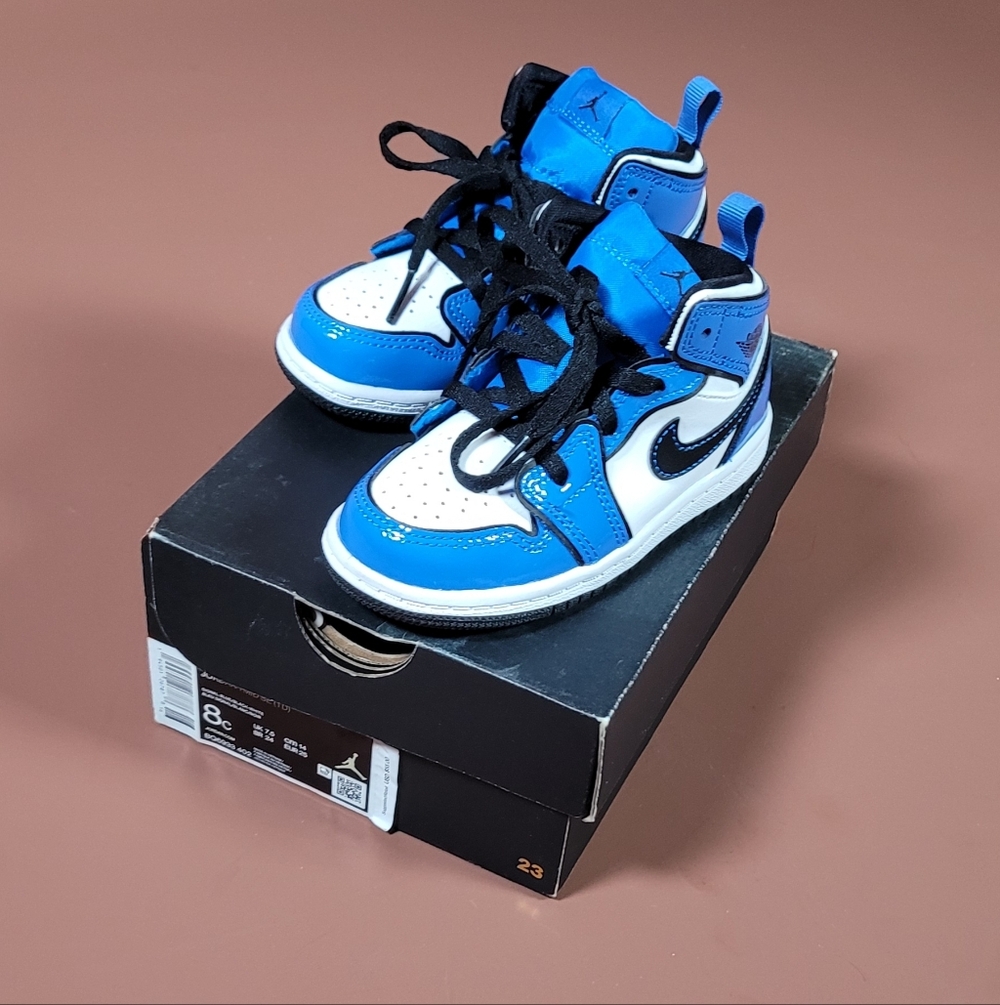 Nike Kids Sneakers in Blue and White